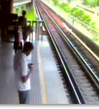 Singapore MRT Suicidal Video Caught on Tape