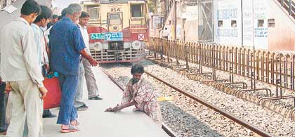 A man slipped and fell in the gap between the train and the platform at Kandivli station